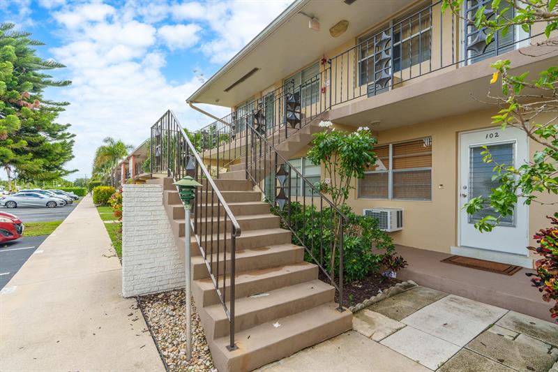 Image 3 of 28 For 2106 56th Ct  204