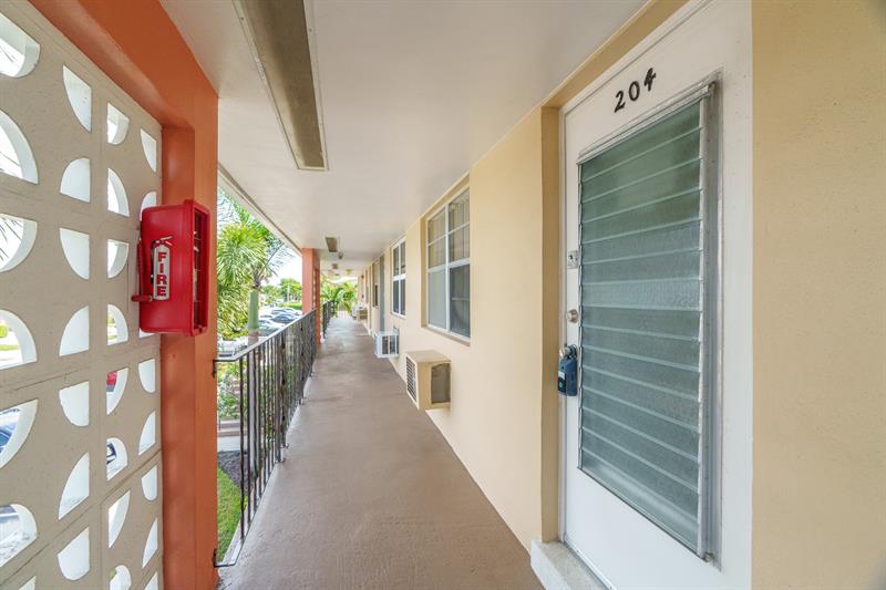 Image 4 of 28 For 2106 56th Ct  204
