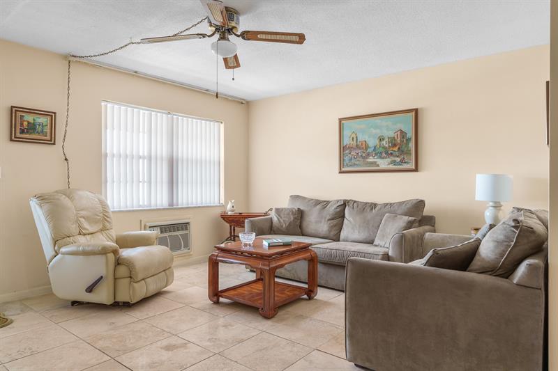 Image 5 of 28 For 2106 56th Ct  204