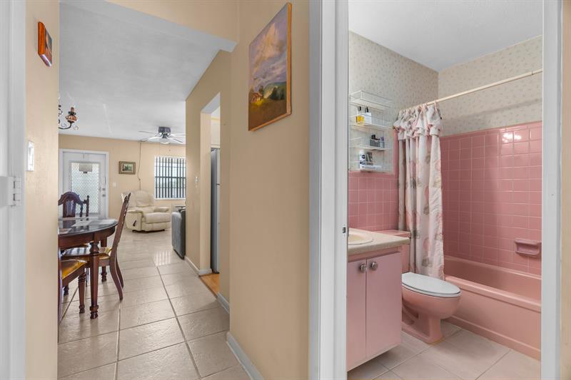 Image 9 of 28 For 2106 56th Ct  204