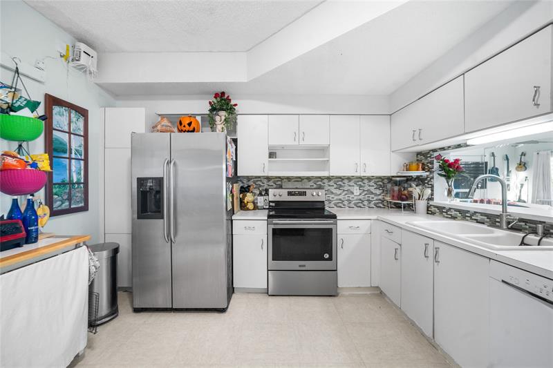 Image 14 of 47 For 838 Kokomo Key Lane  838