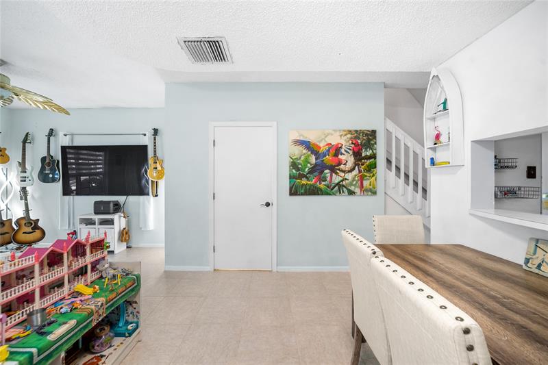 Image 18 of 47 For 838 Kokomo Key Lane  838