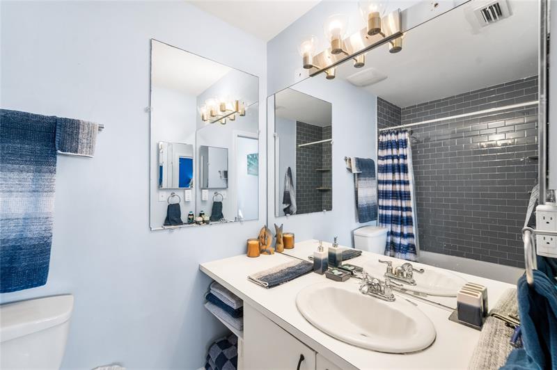 Image 20 of 47 For 838 Kokomo Key Lane  838