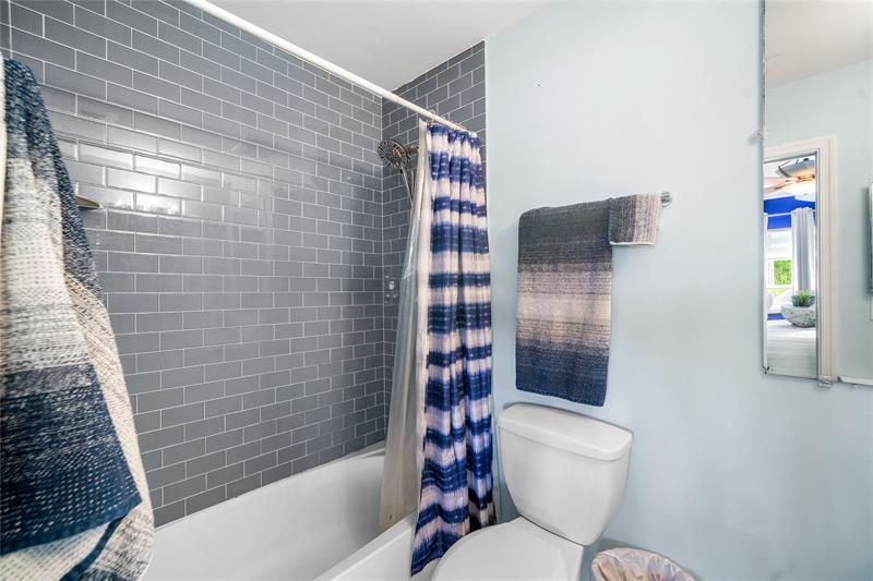 Image 21 of 47 For 838 Kokomo Key Lane  838