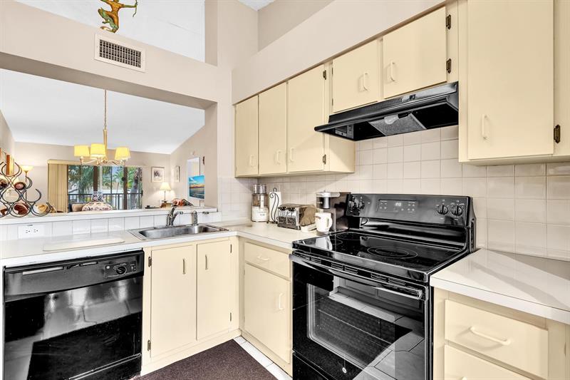 Image 10 of 71 For 7235 Devon Dr  E209