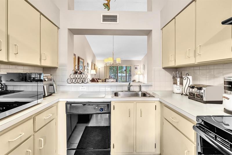 Image 11 of 71 For 7235 Devon Dr  E209