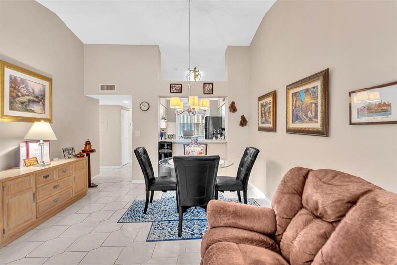 Image 18 of 71 For 7235 Devon Dr  E209