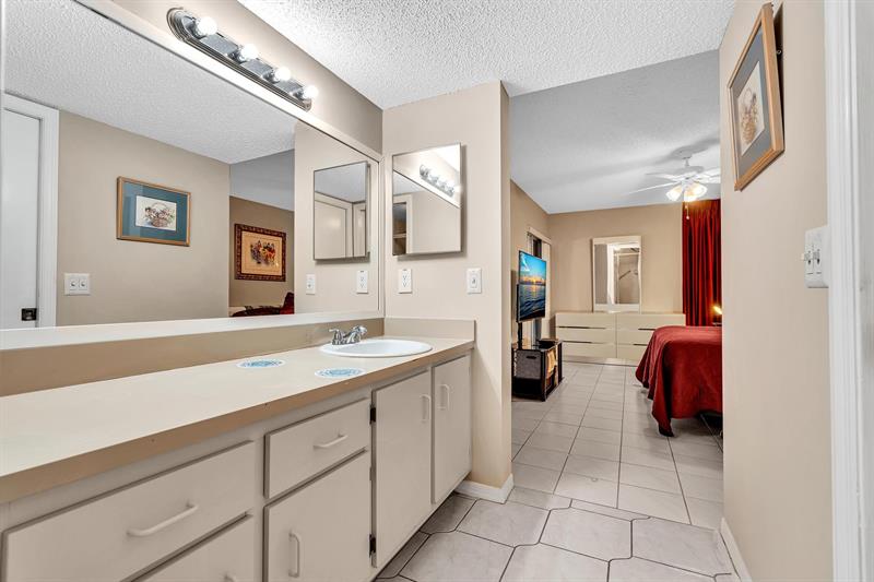 Image 26 of 71 For 7235 Devon Dr  E209