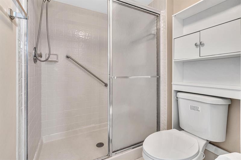 Image 27 of 71 For 7235 Devon Dr  E209