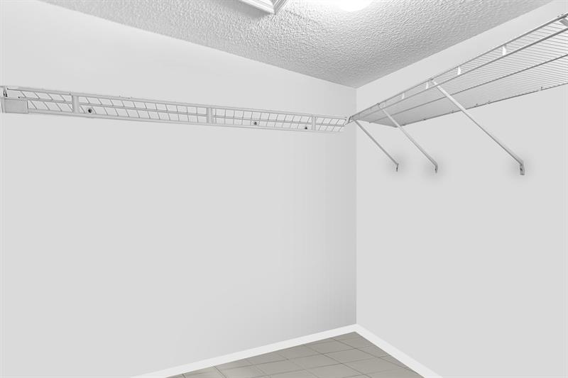 Image 29 of 71 For 7235 Devon Dr  E209