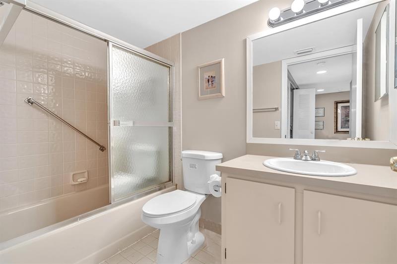 Image 33 of 71 For 7235 Devon Dr  E209