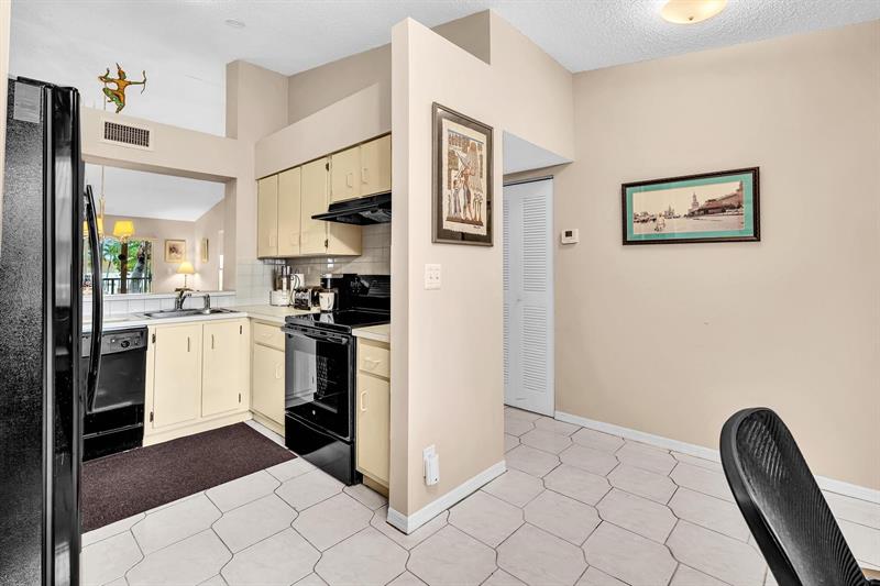 Image 6 of 71 For 7235 Devon Dr  E209