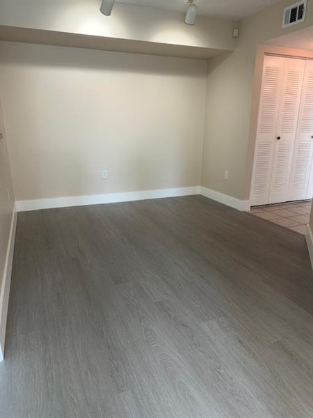 Image 5 of 18 For 1105 Villa Ln  1105