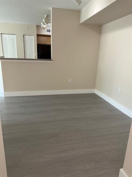 Image 6 of 18 For 1105 Villa Ln  1105