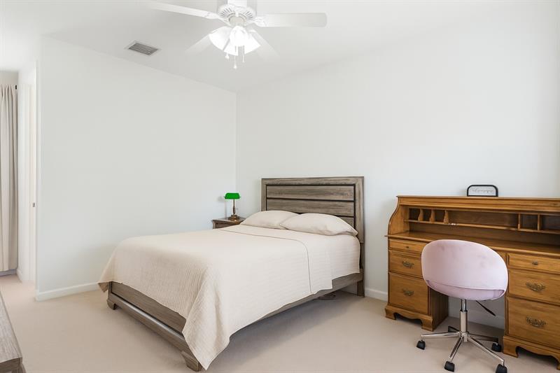Image 34 of 55 For 16155 Rosecroft Terrace