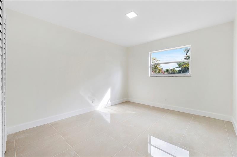 Image 6 of 12 For 11605 29th Ct  2d