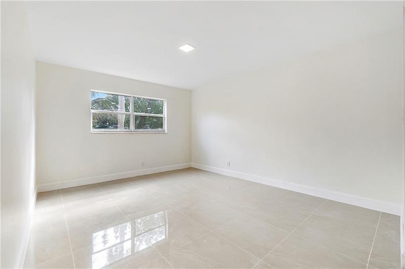 Image 7 of 12 For 11605 29th Ct  2d