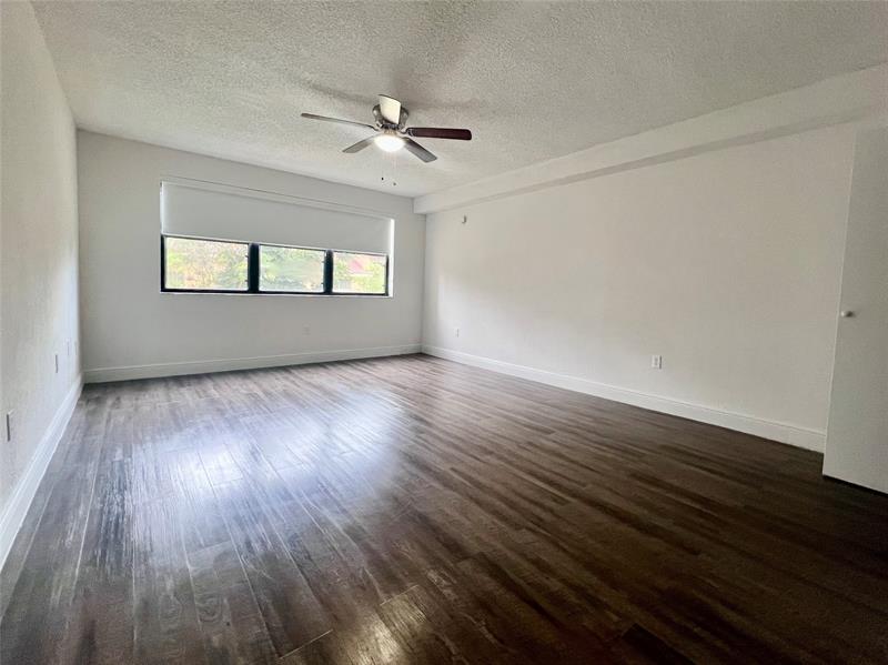 Image 4 of 13 For 19455 10 Ave  6-408