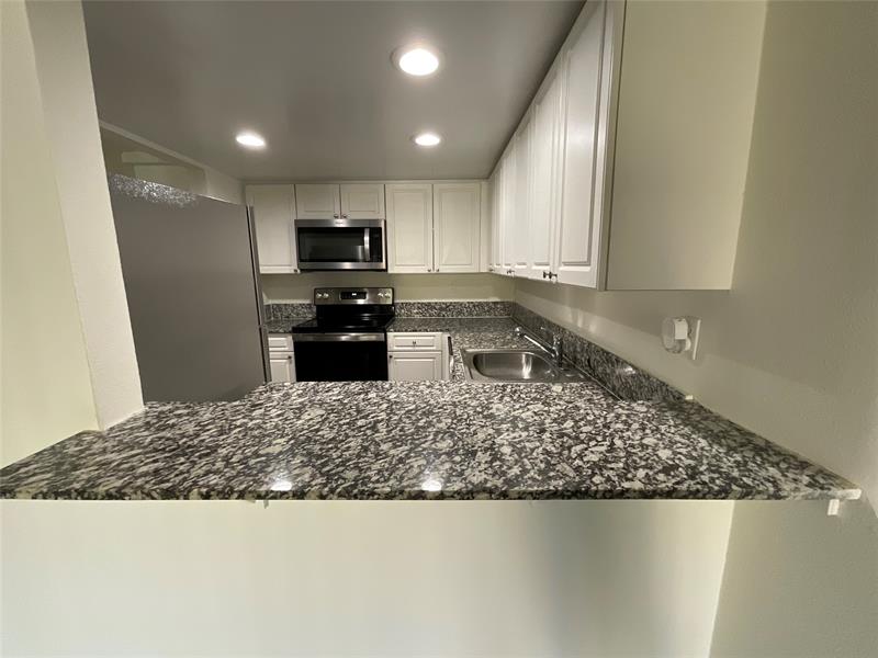 Image 3 of 16 For 19455 10 Ave  6-327