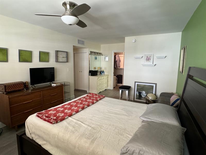 Image 25 of 46 For 3051 47th Ct  308