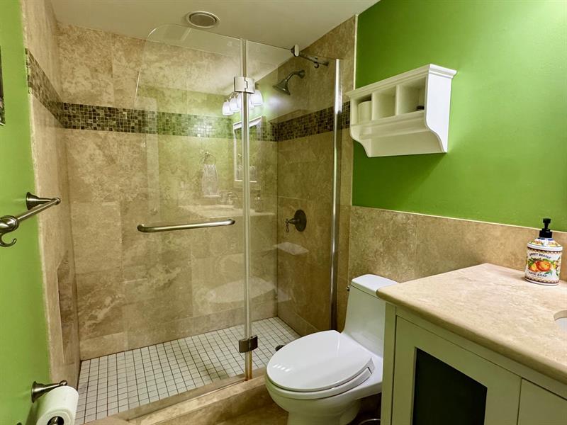 Image 29 of 46 For 3051 47th Ct  308