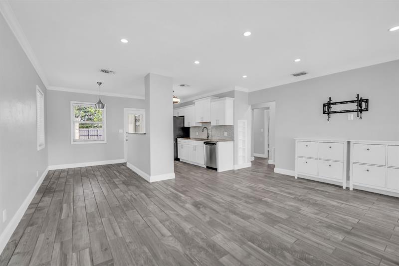 Image 12 of 44 For 915 31st Rd  
