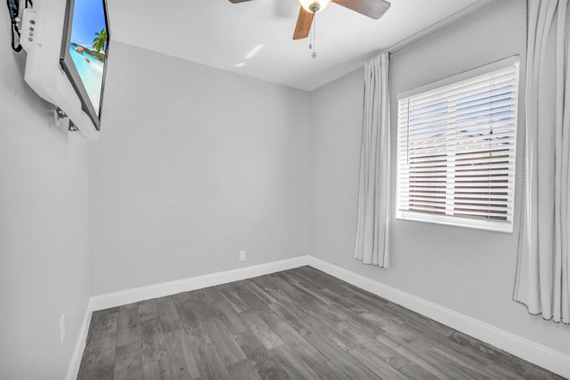 Image 25 of 44 For 915 31st Rd  