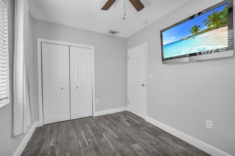 Image 26 of 44 For 915 31st Rd  