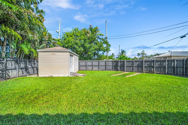Image 33 of 44 For 915 31st Rd  
