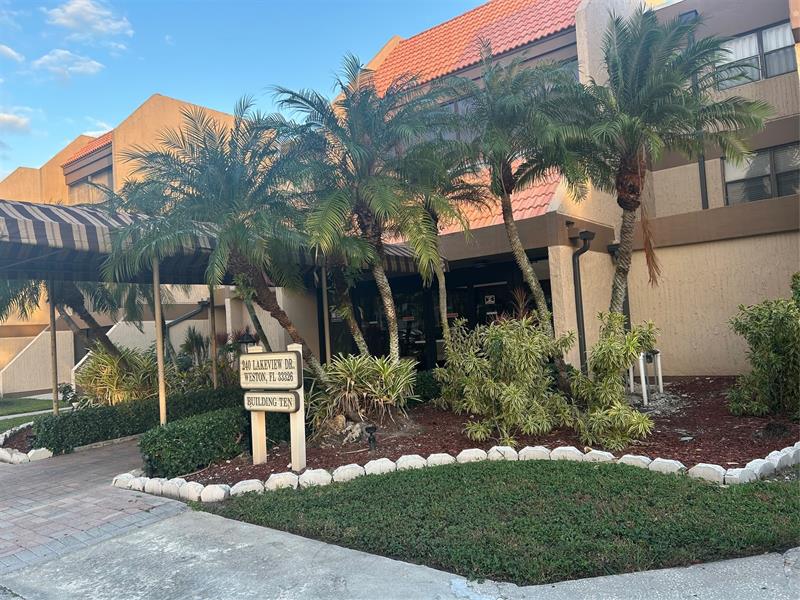 Image 11 of 11 For 240 Lakeview Dr  203