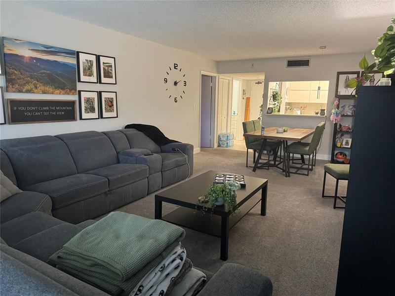 Image 4 of 11 For 240 Lakeview Dr  203