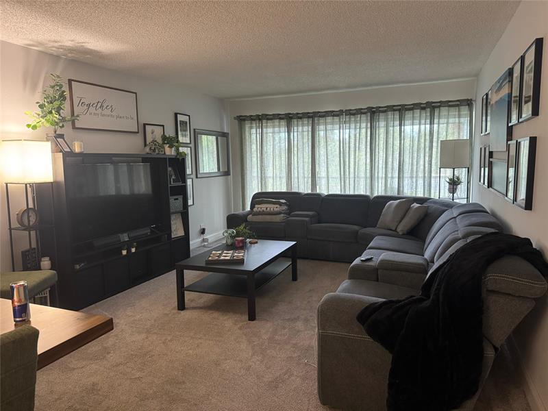 Image 5 of 11 For 240 Lakeview Dr  203