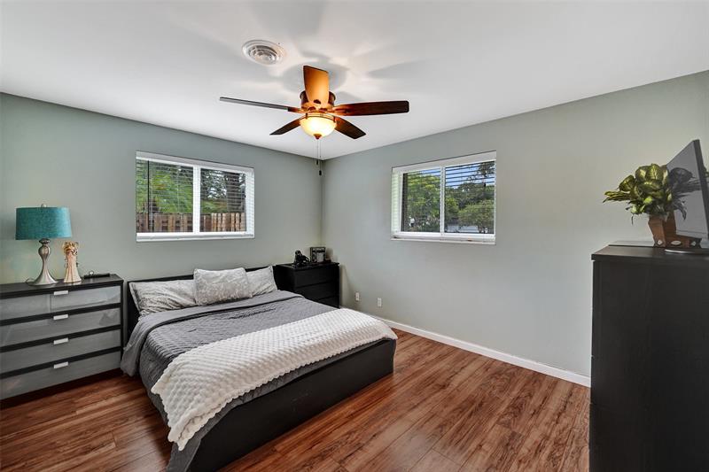 Image 23 of 33 For 5541 2nd Ct  