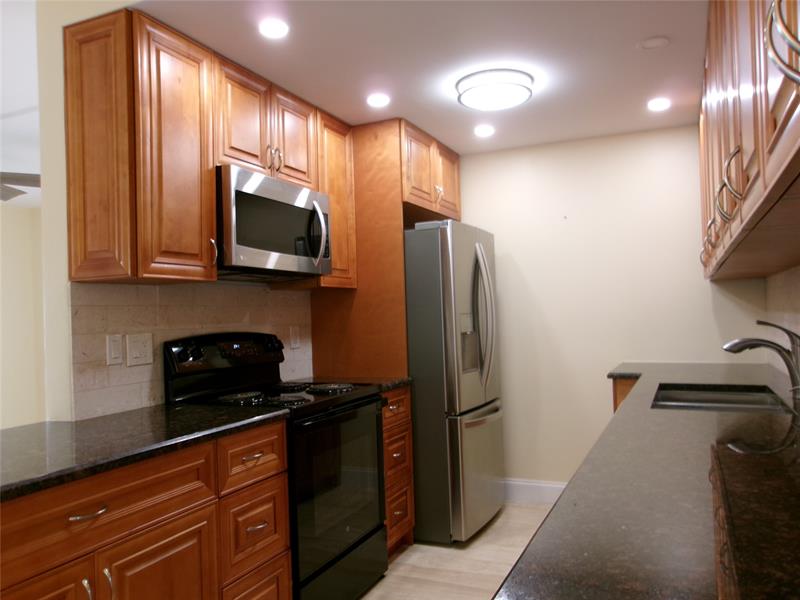 Image 3 of 12 For 2401 Antigua Cir  J1