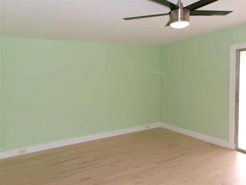 Image 8 of 12 For 2401 Antigua Cir  J1