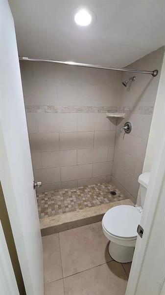 Image 10 of 13 For 6505 Winfield Blvd  B-6