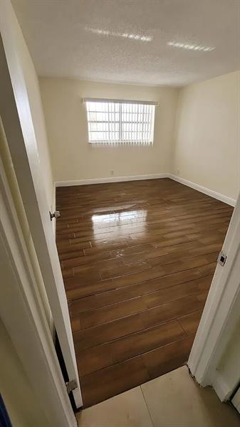 Image 11 of 13 For 6505 Winfield Blvd  B-6
