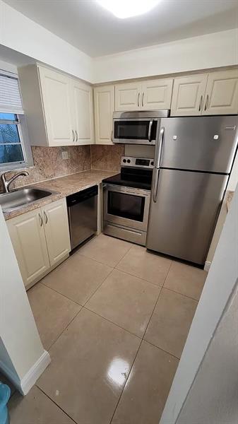 Image 3 of 13 For 6505 Winfield Blvd  B-6