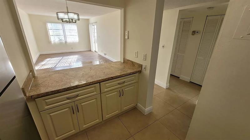 Image 8 of 13 For 6505 Winfield Blvd  B-6