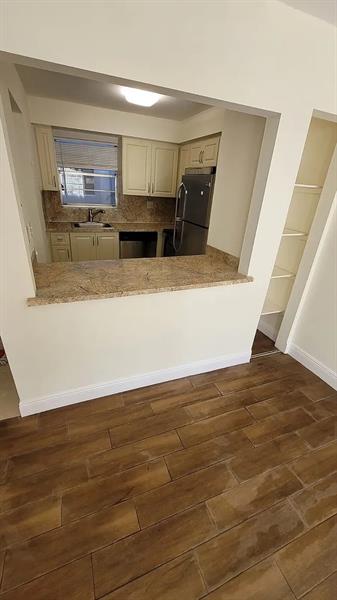 Image 9 of 13 For 6505 Winfield Blvd  B-6