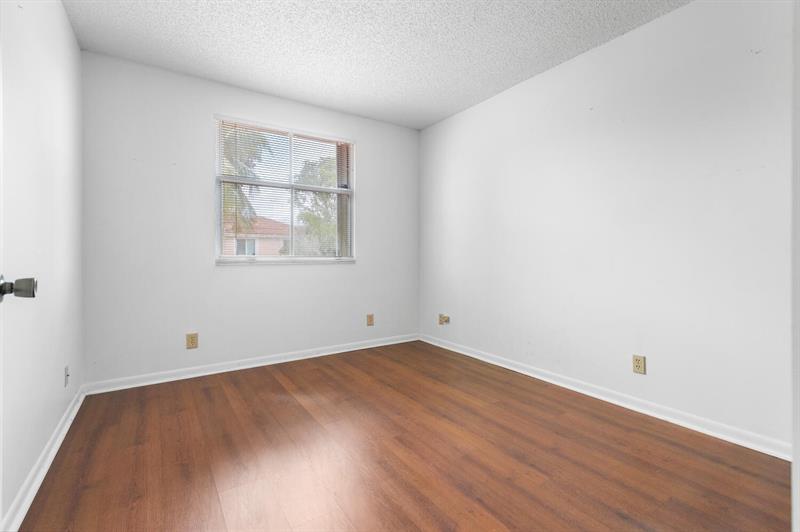 Image 13 of 30 For 3138 Buena Vista Dr