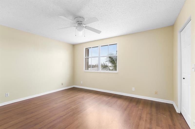 Image 16 of 30 For 3138 Buena Vista Dr