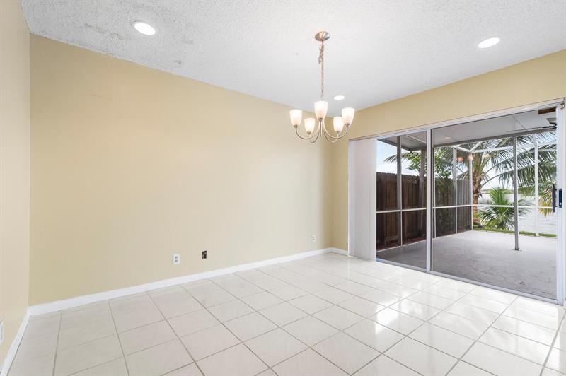Image 22 of 30 For 3138 Buena Vista Dr