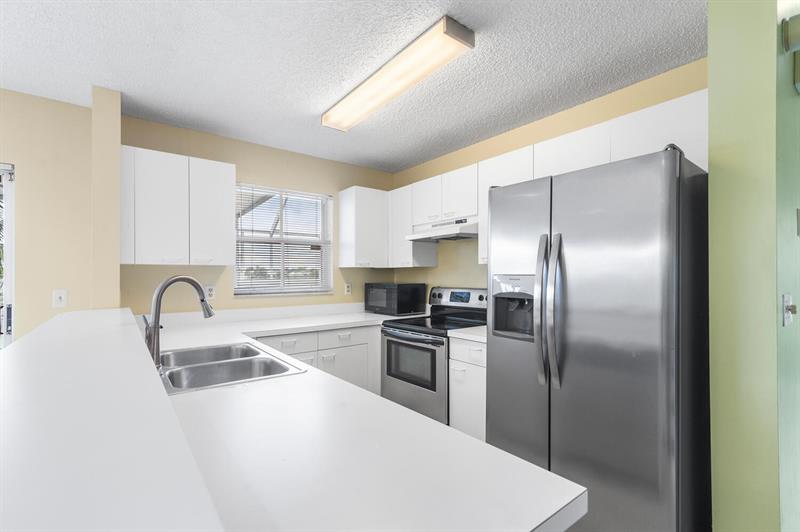 Image 3 of 30 For 3138 Buena Vista Dr