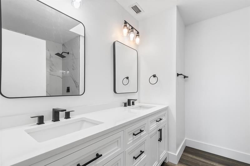 Image 4 of 30 For 3138 Buena Vista Dr