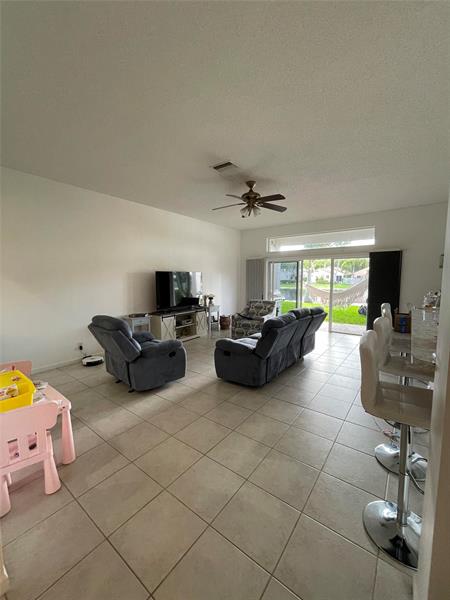 Image 4 of 4 For 4382 Fox Ridge Dr