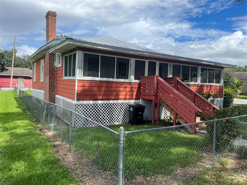 Details for 301 Avenue L, Moore Haven, FL 33471