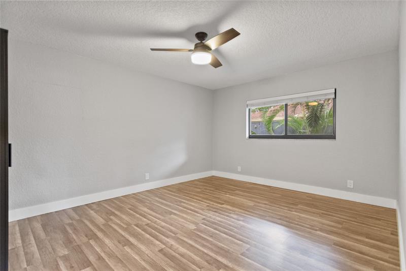 Image 16 of 24 For 2807 Albatross Rd  2