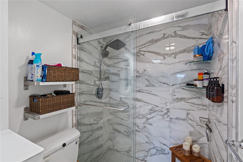 Image 16 of 27 For 3955 Nob Hill Rd  307