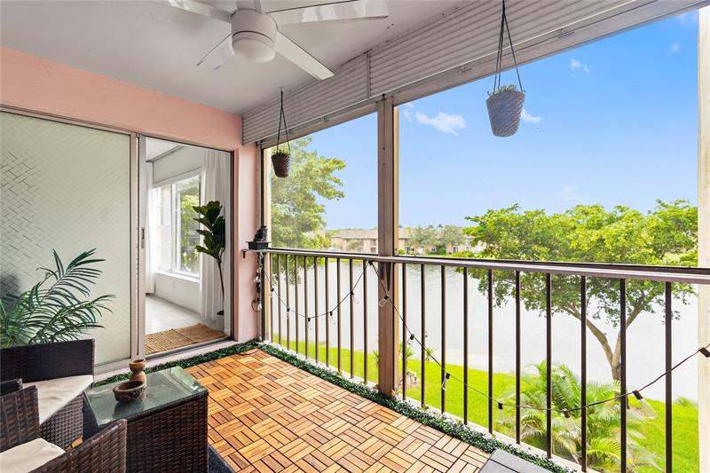 Image 21 of 27 For 3955 Nob Hill Rd  307